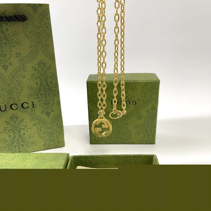G*u*i necklaces